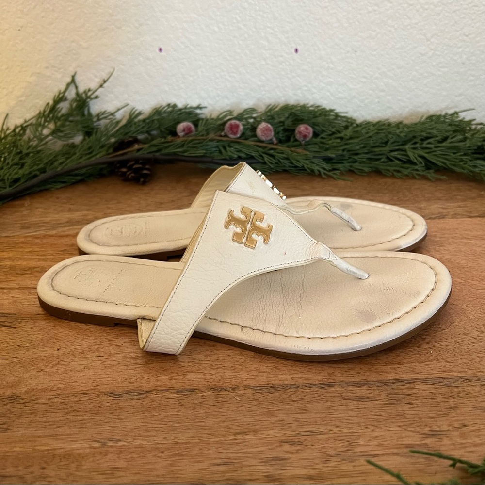 TORY BURCH OFF WHITE Flat LOGO leather Thong Sandals Shoes Size 7 M - Picture 2 of 12